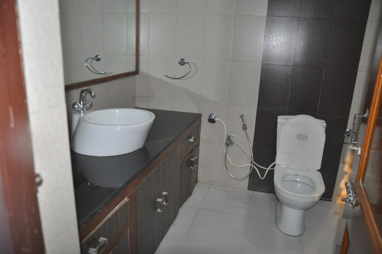 Hotel Eagle Nest Bharatpur Exteriör bild