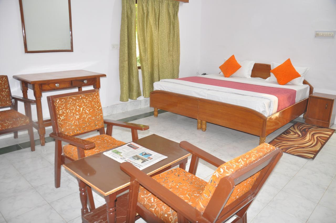 Hotel Eagle Nest Bharatpur Exteriör bild