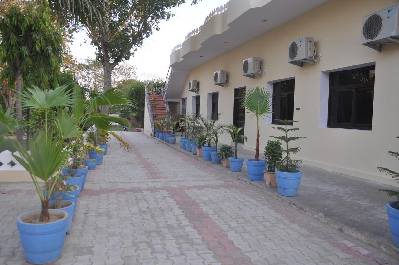 Hotel Eagle Nest Bharatpur Exteriör bild