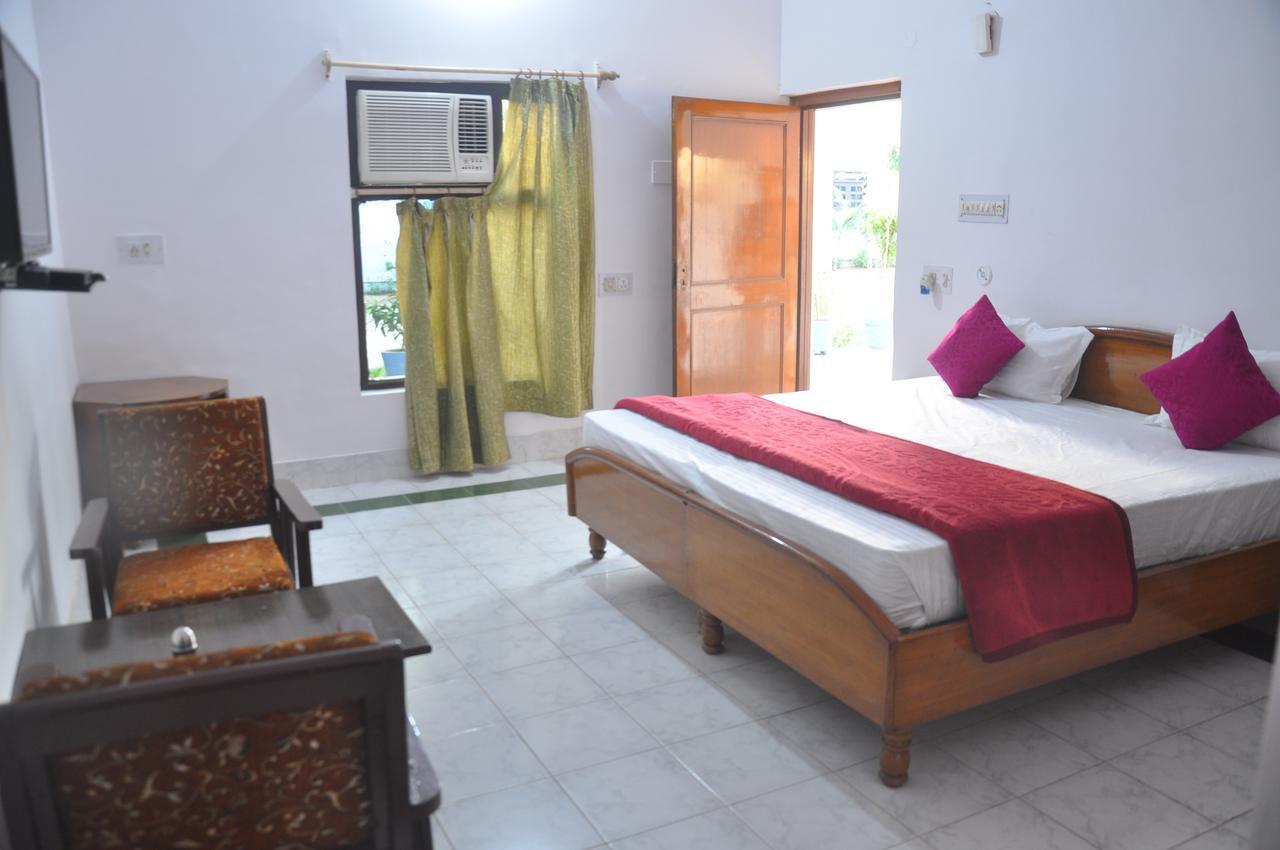 Hotel Eagle Nest Bharatpur Exteriör bild